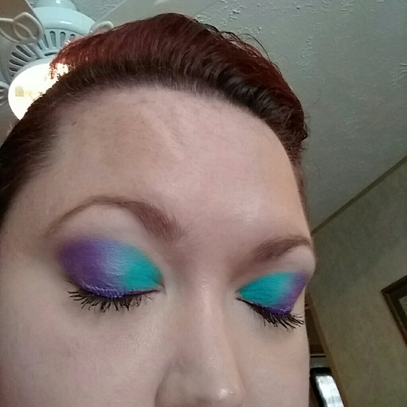 Eyeshadow Palettes - Picture 2 of 2